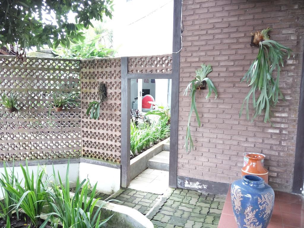 Rose Chamber Bed And Breakfast Bandung Exterior photo